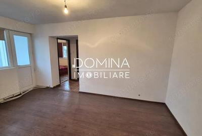 Apartament cu 3 camere semidecomandat în 9 Mai - 2