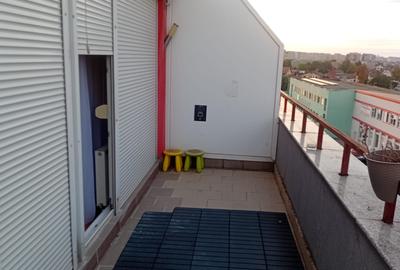 Apartament cu 3 camere decomandat, mobilat în UTA - 4