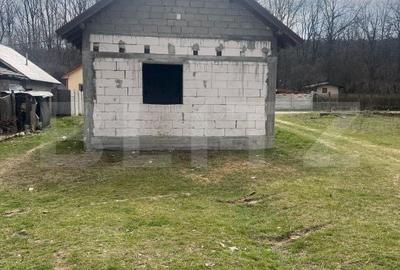 Casă cu 4 camere cu Teren 2200 Mp în Podari - 3
