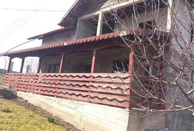 Casă cu Teren 1500 Mp în Erbiceni - 2