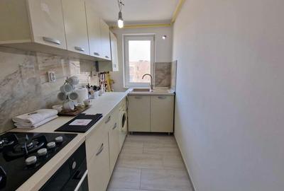 Apartament cu 3 camere decomandat în 9 Mai - 5