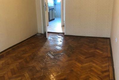 Apartament cu 3 camere semidecomandat în Ultracentral