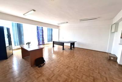 De închiriat: 2 birouri spațioase – 82 mp utili (zona str. Republicii) - 3