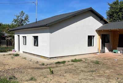 Casă cu 2 camere cu Teren 400 Mp în Mărgineni - 1