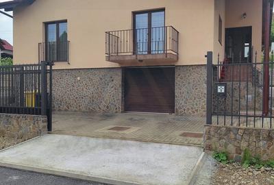 Casă cu 5 camere cu Canalizare în Șura Mare
