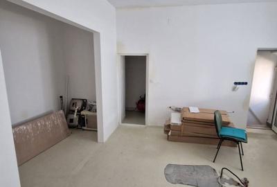 Spațiu comercial, de 130 mp, în Central - 4