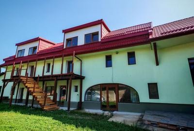 Casă individuală cu 12 camere cu Canalizare în Vulcan - 1