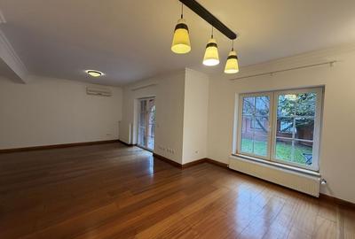 Vila semimobilata  cu 3 dormitoare, piscina exterioara, complex - 6