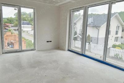 Casă cu Teren 250 Mp în Livezeni - 1