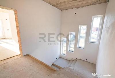 Casă cu 7 camere cu Teren 1000 Mp în Sânmartin - 2
