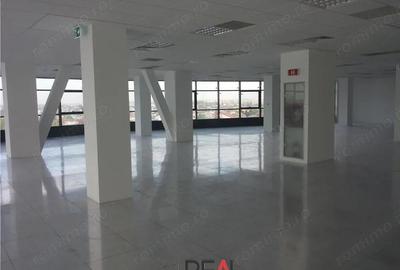 Spațiu comercial, în Eroii Revoluției - 2