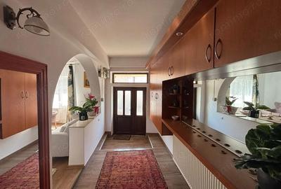 Casa cu 5 camere, in zona cenrala, spre vanzare, deosebita Casa cu 5 camere, in zona cenrala, spre vanzare, deosebita - 3