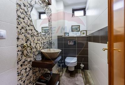 Casă cu 9 camere cu Teren 650 Mp în Tractorul - 12