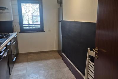 Apartament cu 3 camere decomandat în Sisești - 9