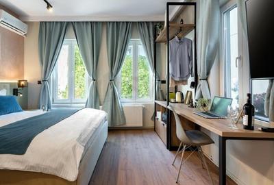 Casă individuală cu 12 camere cu Canalizare în P-ța Romană - 1