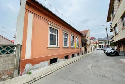 Casă cu 4 camere în Central - 1