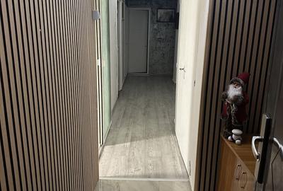 Apartament cu 4 camere decomandat în Rovine