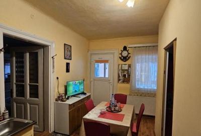 Casă cu 2 camere cu Teren 100 Mp în Central