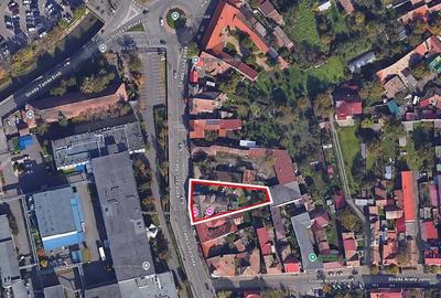 Casă cu 6 camere cu Teren 700 Mp în Central - 1