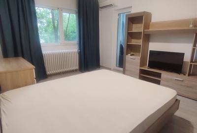 Garsonieră decomandată, mobilată în Tineretului