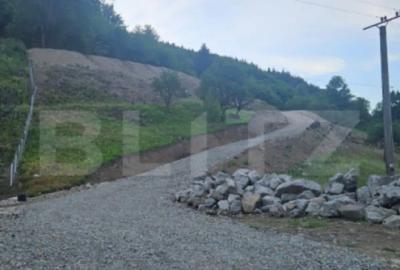 Teren de 14010 mp, în Central - 9