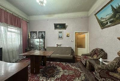 Agentia imobiliara VIGAFON vinde casa 4 camere Piata Anton - Lupeni - 2