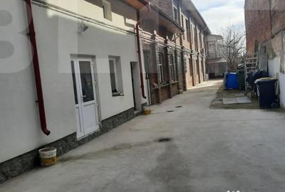 Casă cu 5 camere cu Teren 791 Mp în Central - 1