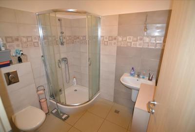 Apartament cu 3 camere decomandat în Tractorul - 7