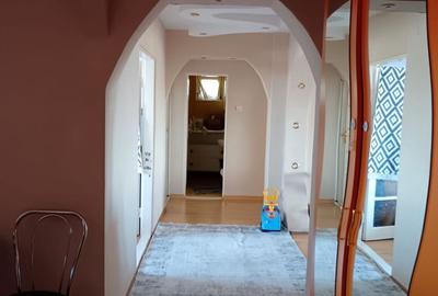 Apartament cu 4 camere decomandat în Central - 1