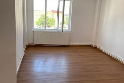 Apartament cu 4 camere decomandat în Central - 1