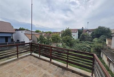 Imobil cu potential, constructie solida cu 2 apartamente,+demisol si garaj, Bras - 5