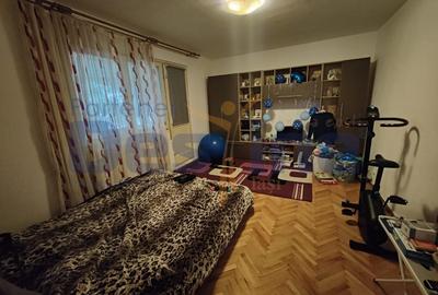 Apartament cu 4 camere decomandat, mobilat în Tătărași