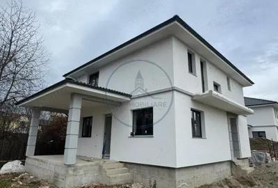 Casă cu 4 camere cu Teren 400 Mp în Central