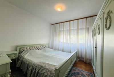 Apartament cu 3 camere decomandat, mobilat în Soarelui