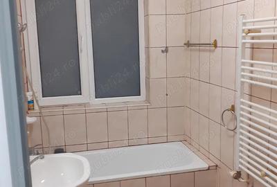 Garsonieră decomandată în Sud