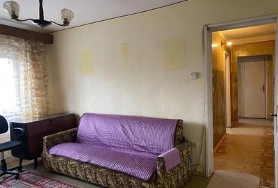 Apartament cu 3 camere semidecomandat în Rogerius