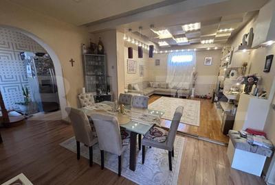 Casa ultracentrala 4 camere in Oradea - 2