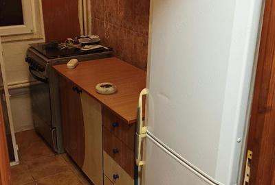Apartament cu 2 camere decomandat în Km 5 - 4