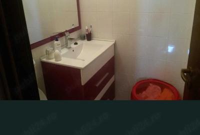 Apartament cu 3 camere decomandat în Rahova - 2