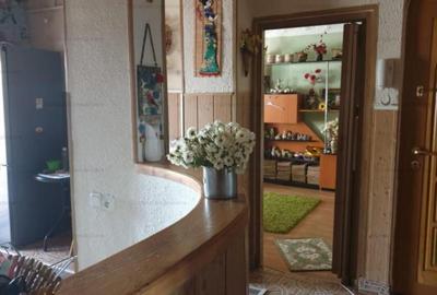 Apartament cu 3 camere decomandat în Buzaului - 5