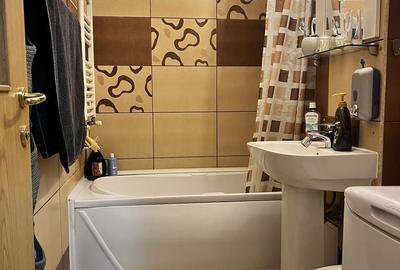 Apartament cu 3 camere semidecomandat, mobilat în Tractorul - 8