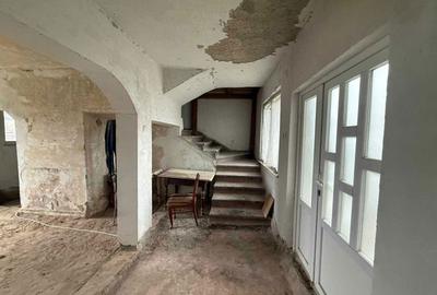 Casă cu 4 camere cu Teren 657 Mp în Central - 2