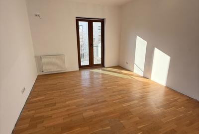 Penthouse cu 4 camere decomandat în Parcul Carol