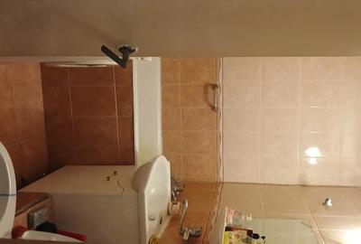 Apartament cu 2 camere nedecomandat în Republicii