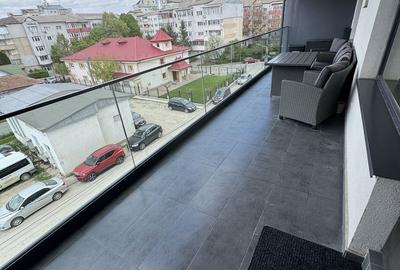 Apartament cu 3 camere decomandat în Traian - 2