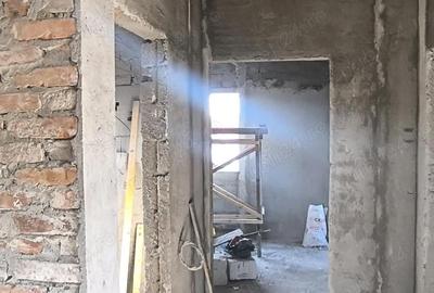 Casă cu 3 camere cu Teren 276 Mp în Central - 2