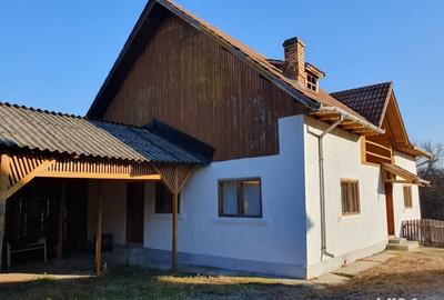 Casă cu 7 camere cu Teren 1362 Mp în Malu cu Flori - 1