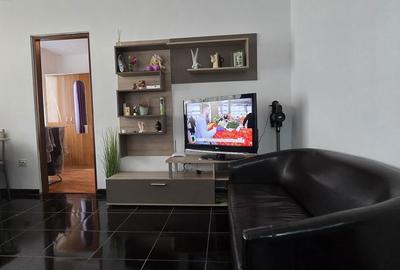 Apartament cu 3 camere, mobilat în Micro 5 - 1