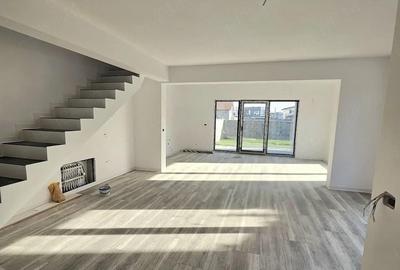Casă cu 5 camere cu Teren 300 Mp în Chișoda