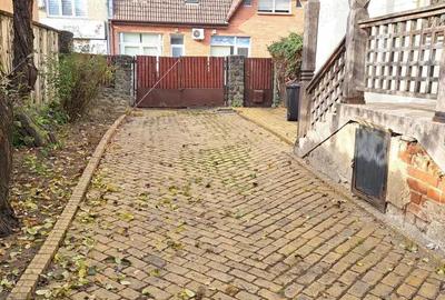 Casă cu 3 camere în Central - 2